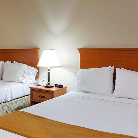 Holiday Inn Express & Suites Sylacauga Номер фото