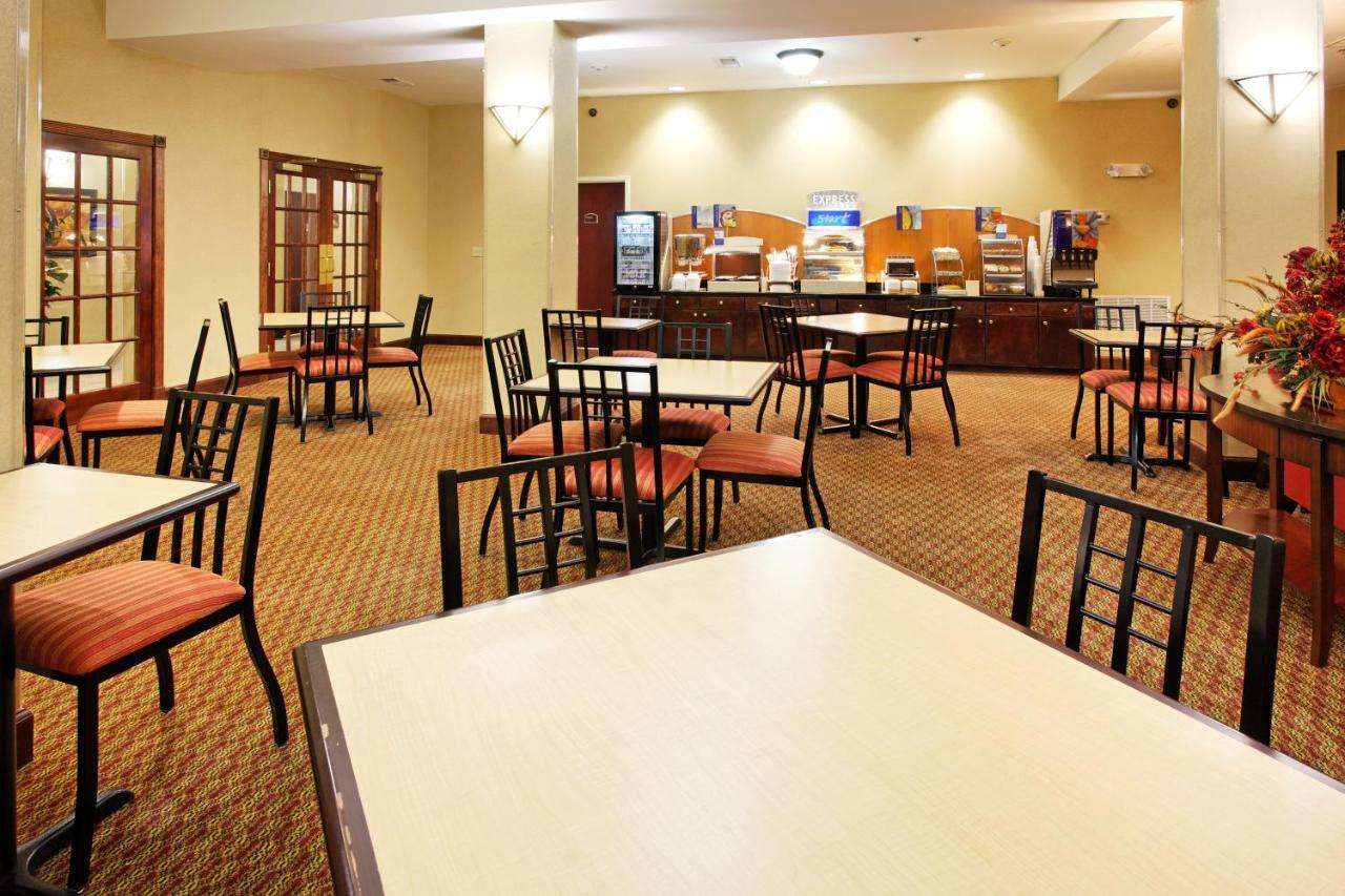 Holiday Inn Express & Suites Sylacauga Экстерьер фото