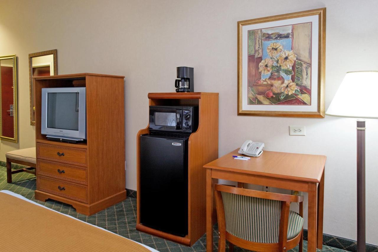 Holiday Inn Express & Suites Sylacauga Экстерьер фото